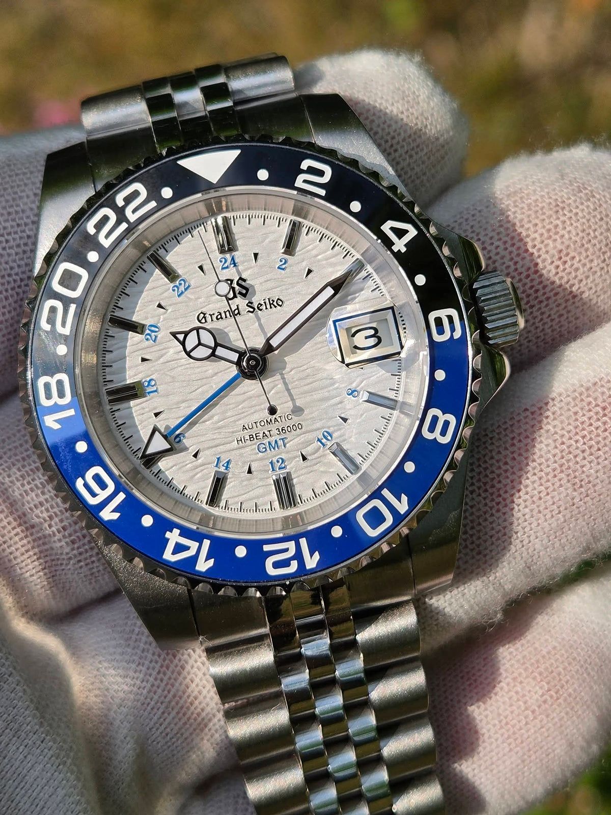GRANDSEIKO BATGIRL WHITE TEXTURED DIAL GMT